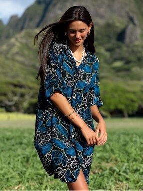 Fighting Eel Ava Sky Dress Azur Short in Jet Kalo